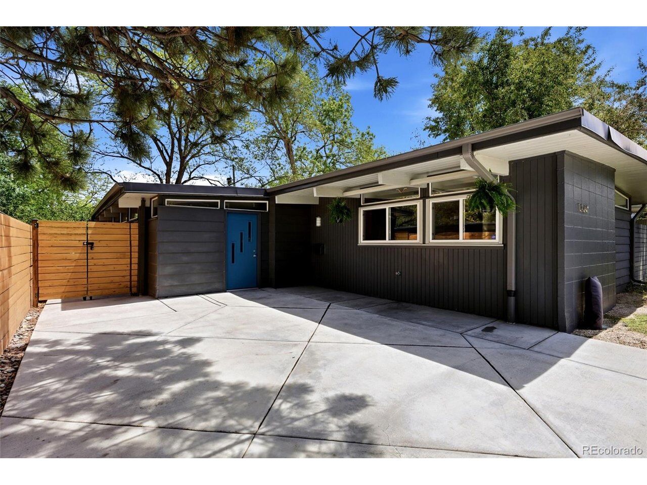 Property Photo:  1360 S Dahlia St  CO 80222 