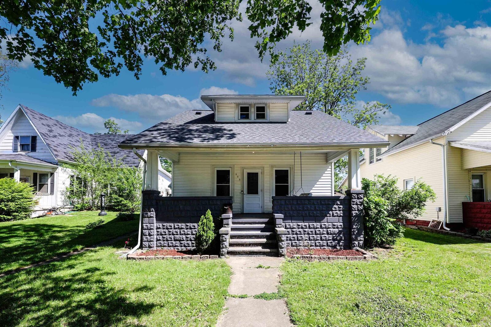 Property Photo: 405 E Van Buren Street IN 46725