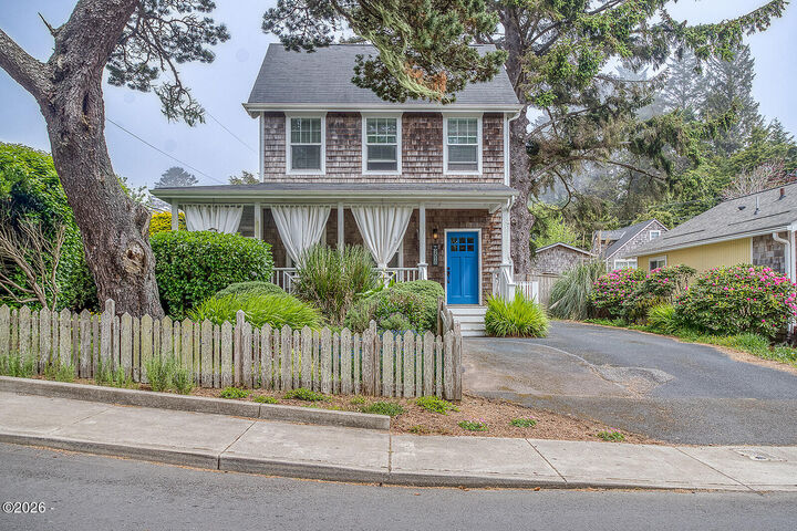 Property Photo:  2830 SW Coast Avenue  OR 97367 