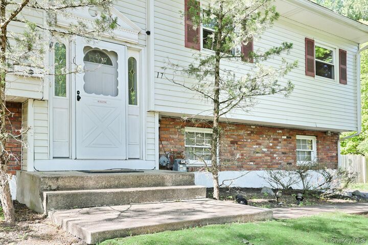 Property Photo:  17 Twin Lakes Drive  NY 10952 