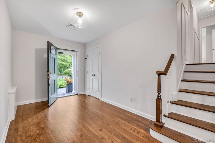 Property Photo:  18 Pine Drive N  NY 11576 
