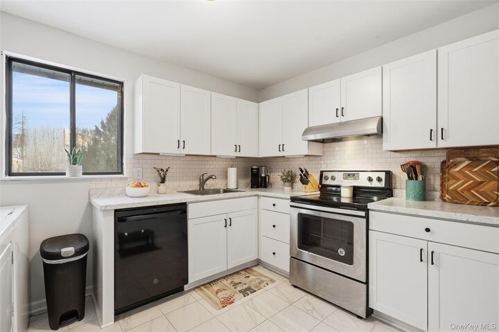 Property Photo: 514 Vista On The Lake NY 10512