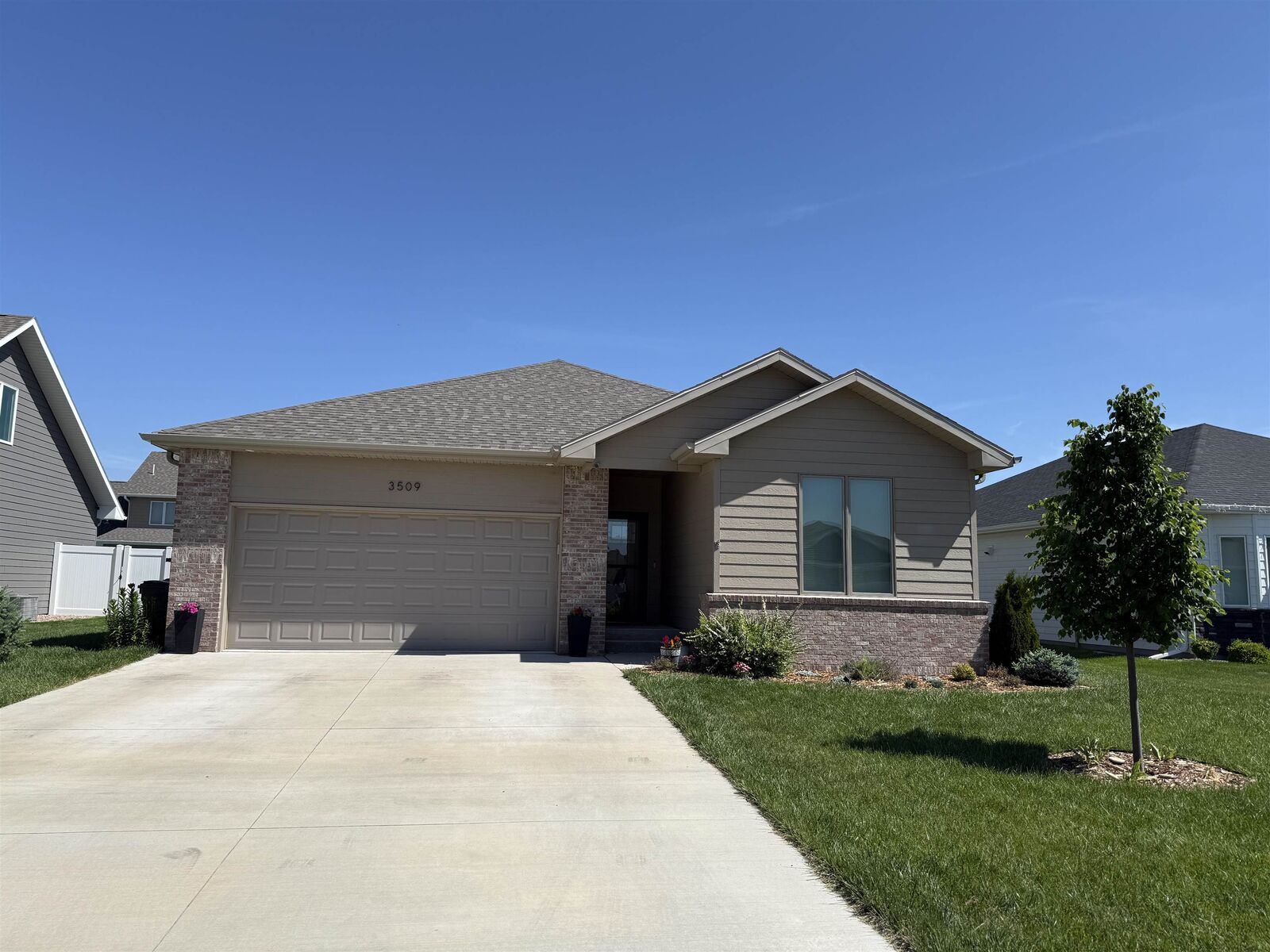 Property Photo:  3509 Hummingbird Dr  NE 69101 