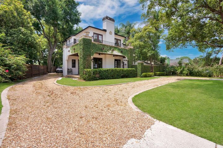 Property Photo: 300 Killarney Drive FL 32789