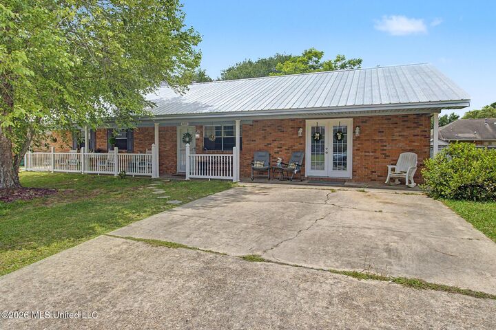 Property Photo:  835 Lakewood Place  MS 39532 