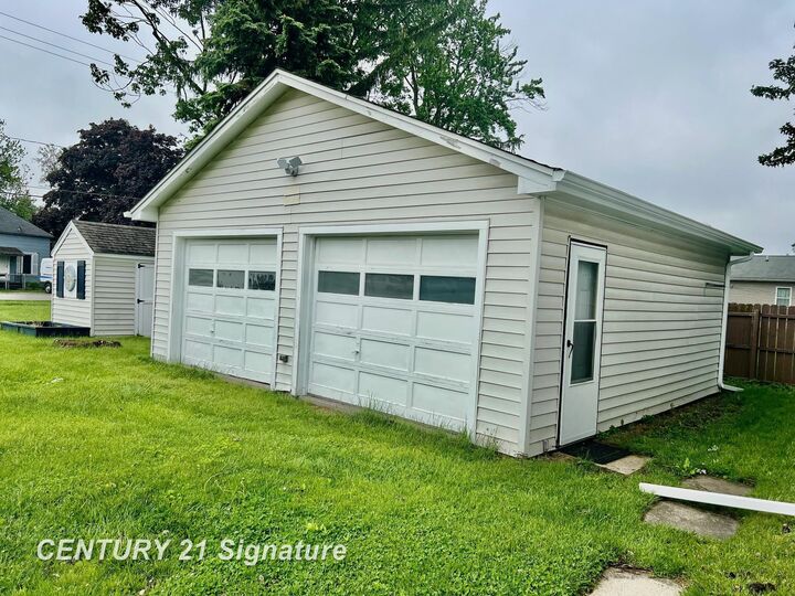 Property Photo:  415 Hickory Street  MI 48724 