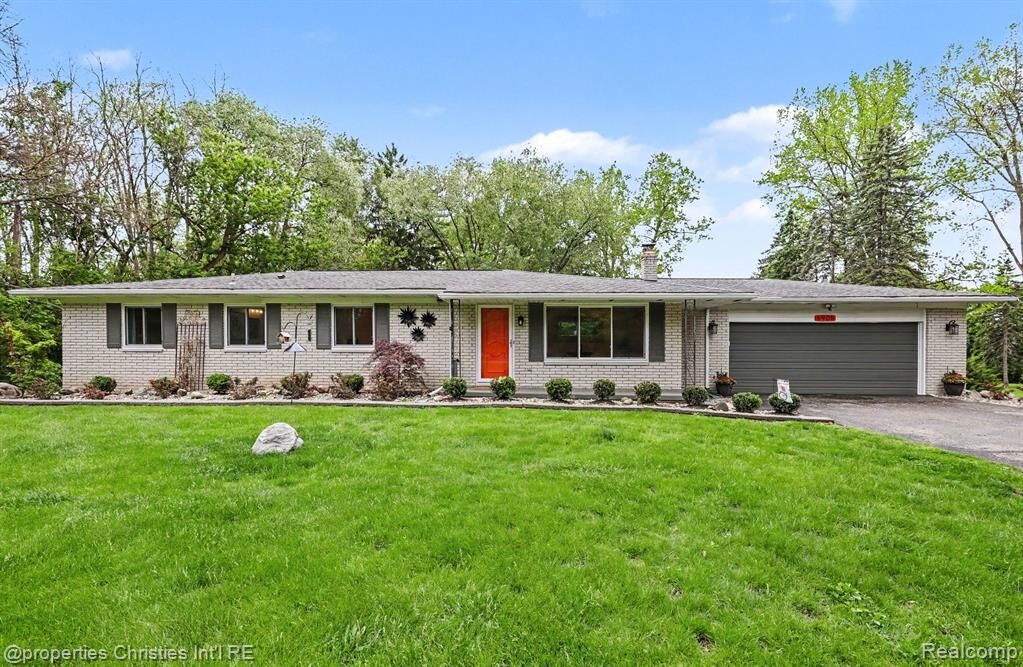 Property Photo:  6905 W Church Street  MI 48346 1413 