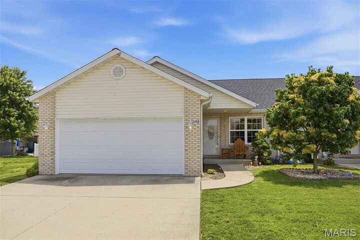 Property Photo: 125 Auburn Court A IL 62249