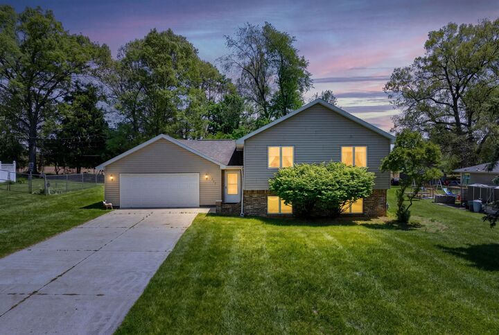 Property Photo:  475 Greenbriar Place  MI 49250 