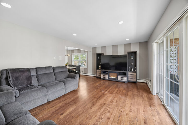 Property Photo:  6255 S Mason Avenue 2A  IL 60638 