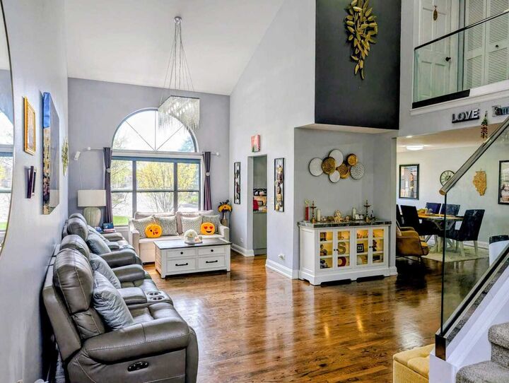 Property Photo: 204 Bright Ridge Drive IL 60194