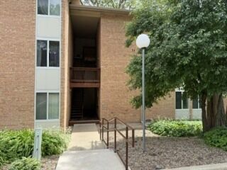 Property Photo:  5813 Oakwood Drive D  IL 60532 