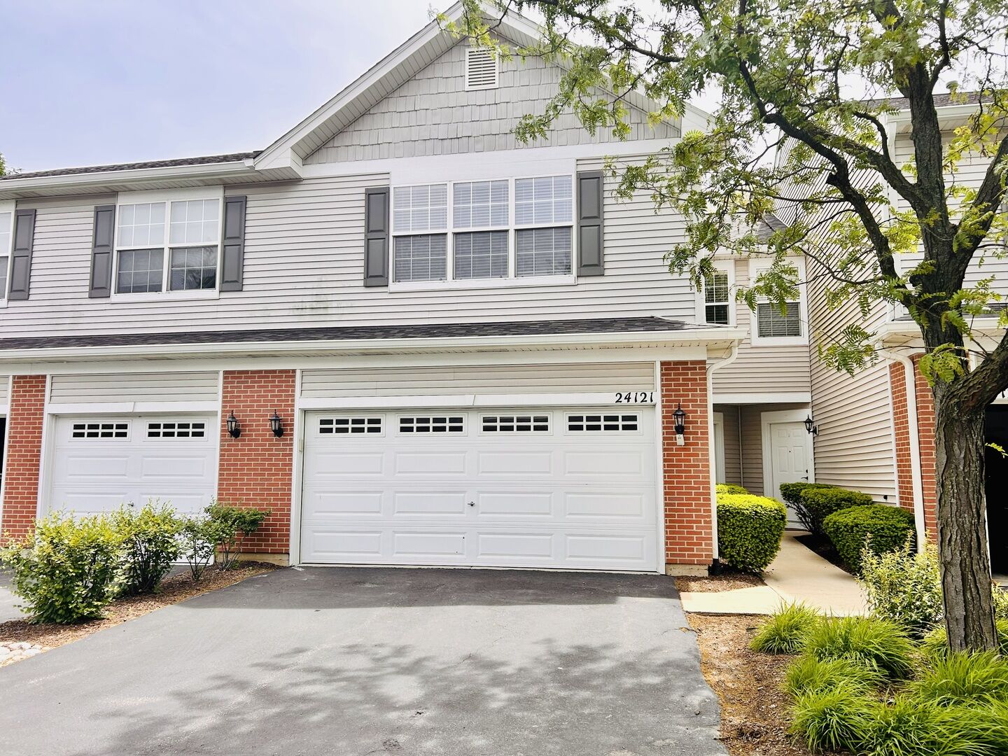 Property Photo:  24121 Walnut Circle  IL 60585 