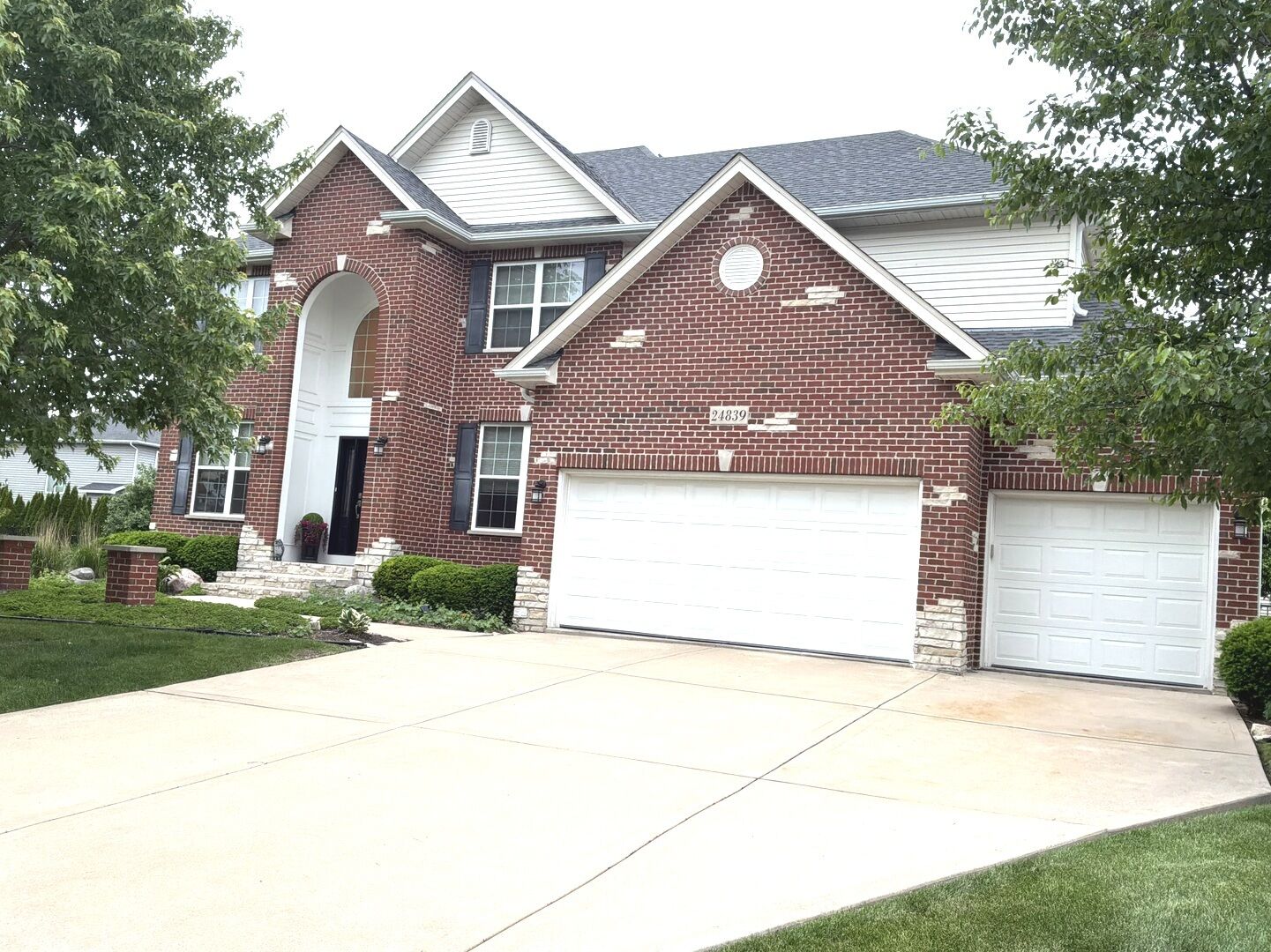 Property Photo:  24839 Thornberry Drive  IL 60544 