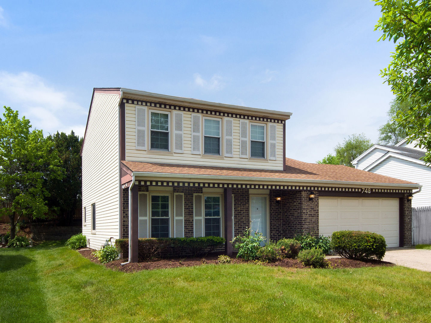 Property Photo: 748 Berwick Place IL 60172