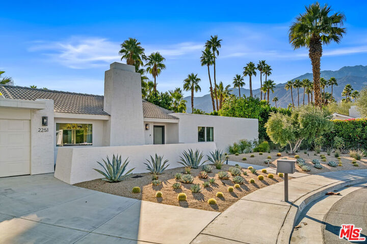 Property Photo:  2251 E Calle Papagayo  CA 92262 