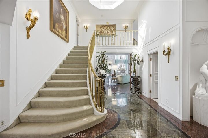 Property Photo:  420 Esplanade 7  CA 90277 