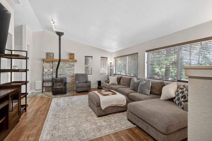Property Photo: 5621 Daisy Circle CA 95726