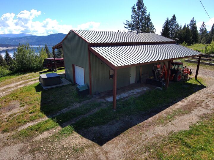 Property Photo:  101 W Harter Way  WA 99141 