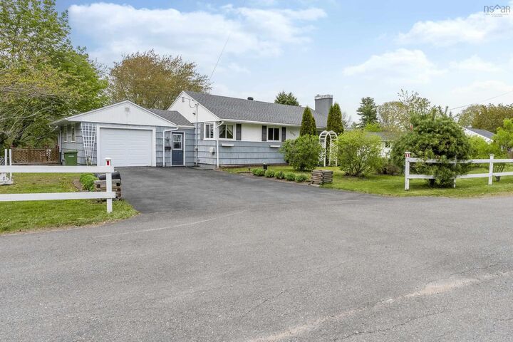 Property Photo: 2663 Lovett Road NS B4R 1A5