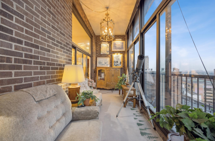 Property Photo:  1235 Yale Place 1701  MN 55403 