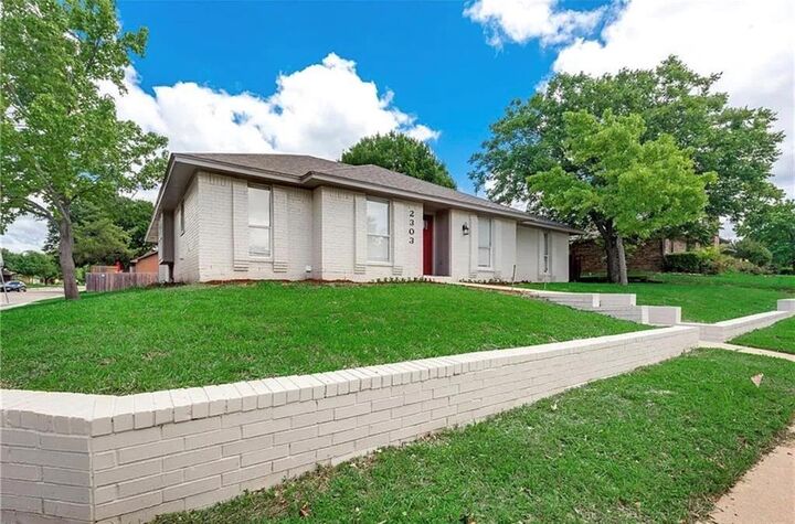 Property Photo:  2303 Silverthorne Drive  TX 75287 