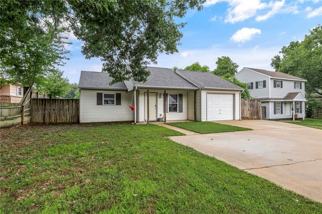 Property Photo: 4031 Old Missouri Road AR 72703