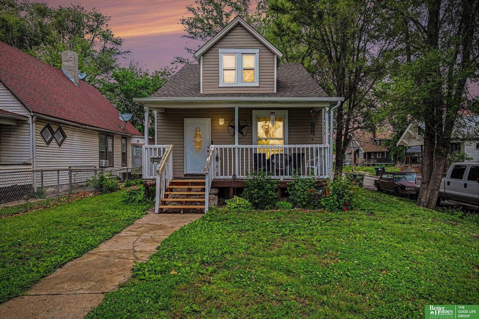 Property Photo: 2850 Meredith Avenue NE 68111