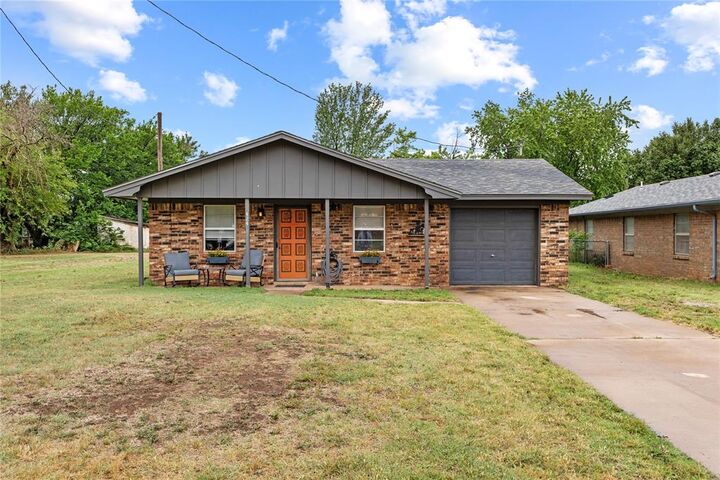 Property Photo:  424 S 1st Avenue  OK 73737 