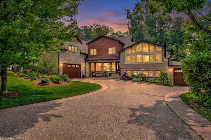 11 Maple Hill Drive — photo 1