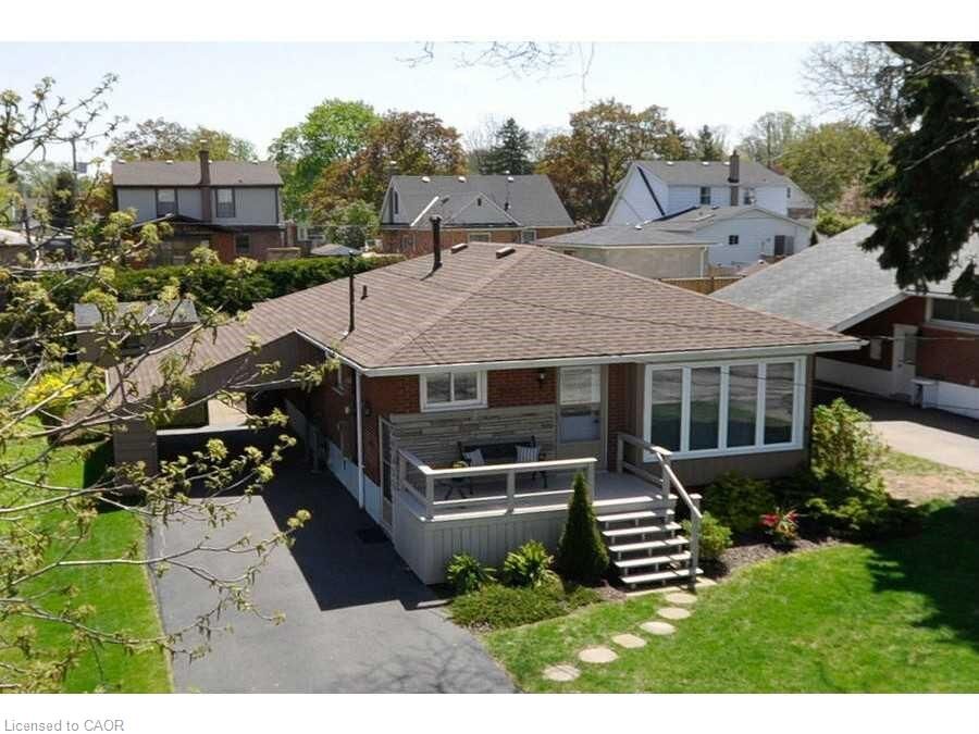 Property Photo:  245 West 33rd Street  ON L9C 5J7 