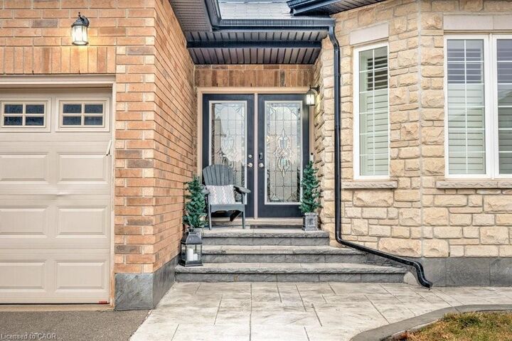 Property Photo:  85 Showcase Drive Main  ON L0R 1P0 