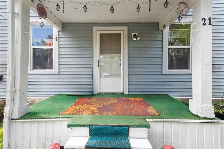 Property Photo:  21 Brant Street  ON N5A 3X1 