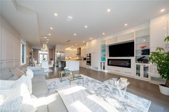Property Photo: 25-A Tecumseth Avenue ON L5G 1K5
