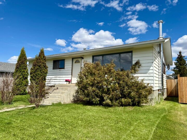 Property Photo: 4643 52 Street AB T0H 3A0