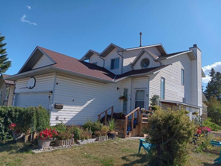 Property Photo: 4 Fallingworth Bay NE AB T3J 1G3