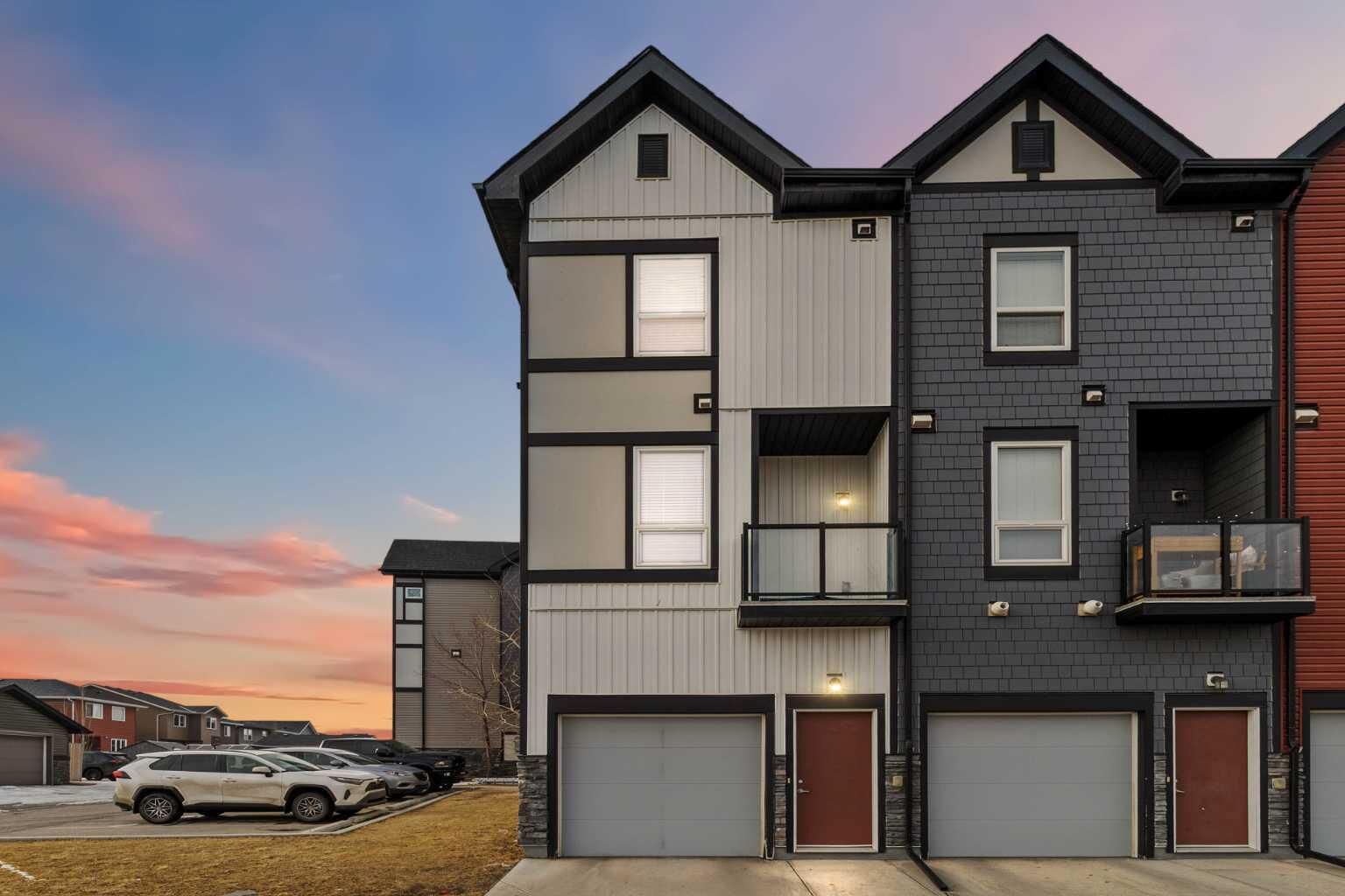 Property Photo:  11 Evanscrest Mews NW 402  AB T3P 0Y1 
