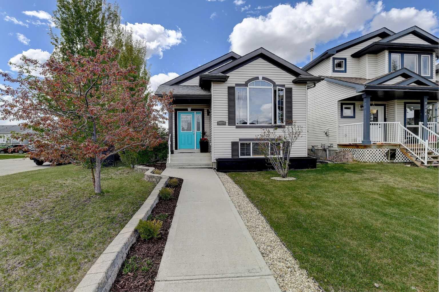 Property Photo: 9302 91 Street AB T8X 0C7