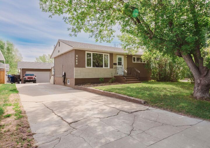 Property Photo:  9403 104 Avenue  AB T8V 1E1 
