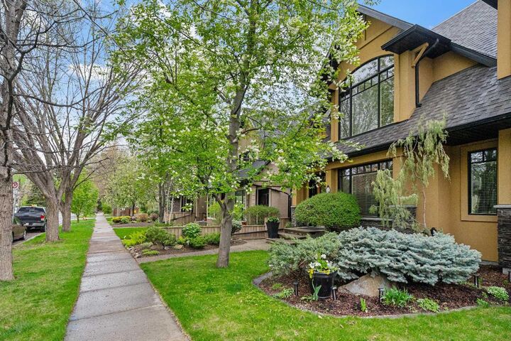 Property Photo:  720 4 Street NW  AB T2N 1P2 