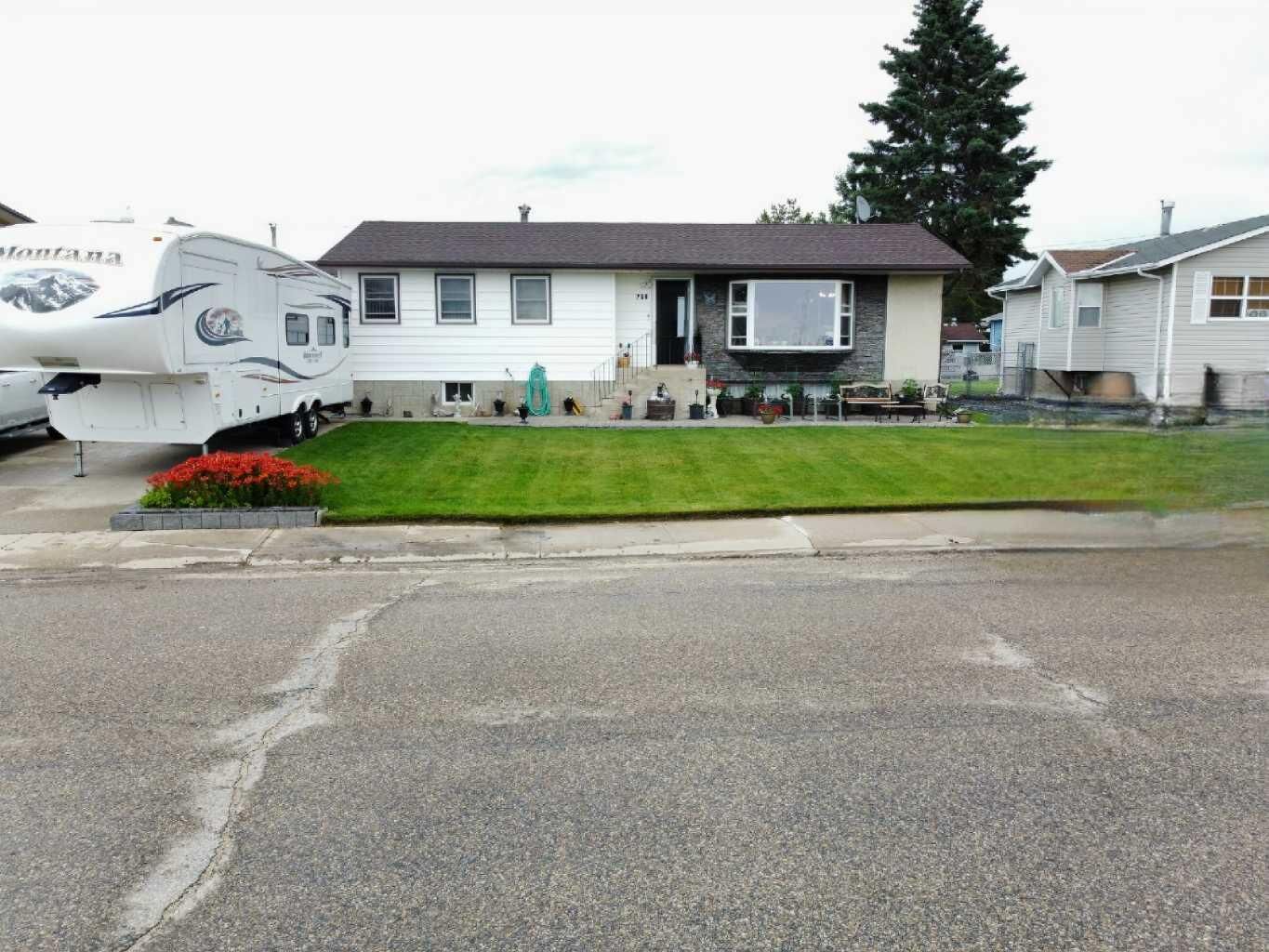 Property Photo:  716 6 Avenue  AB T0H 1P0 