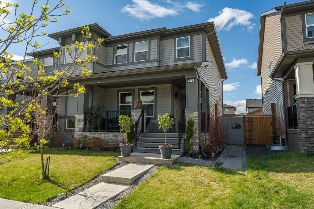 Property Photo:  110 Hillcrest Close SW  AB T4B 4H6 
