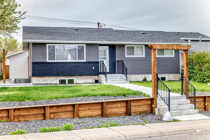Photo de la propriété: 12 Rundleson Way NE AB T1Y 3N6
