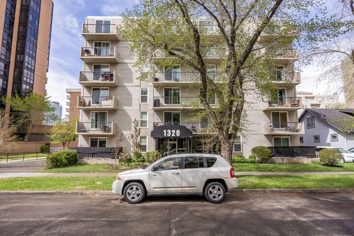 Property Photo: 1328 13 Avenue SW 102 AB T3C 0T3
