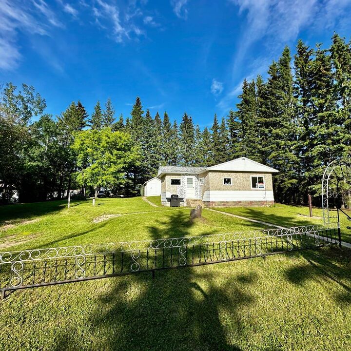 Property Photo: 905 &Amp 909 10th Street AB T0A 1Z0