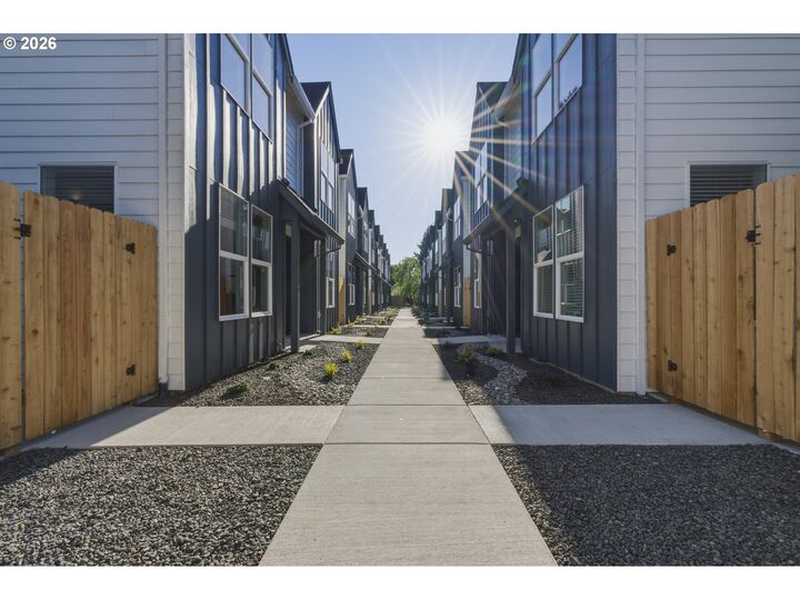 Property Photo:  7033 SE 60th Ave  OR 97206 