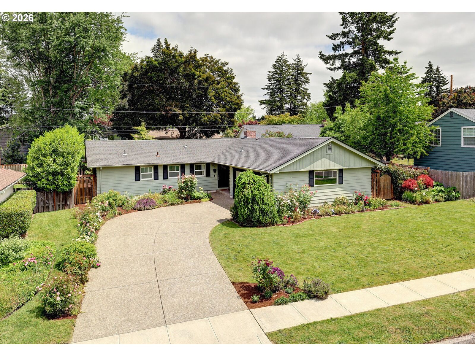 Property Photo: 5320 SW Cherry Ave OR 97005