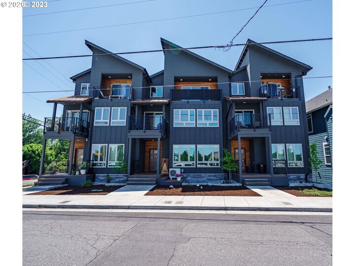 Property Photo: 306 N Bridgeton Rd OR 97217