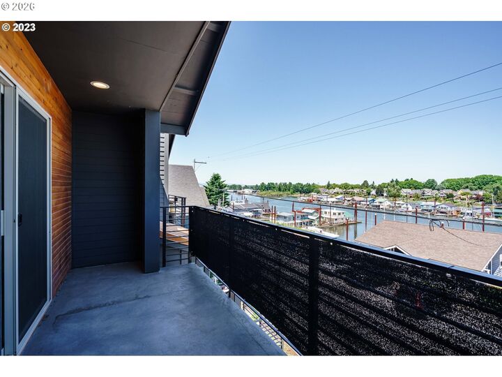 Property Photo: 302 N Bridgeton Rd A OR 97217