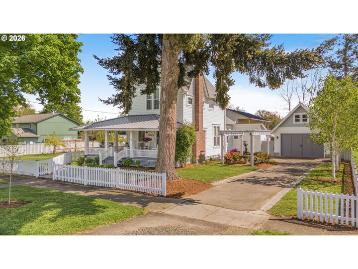 Property Photo:  336 E Blakely Ave  OR 97327 